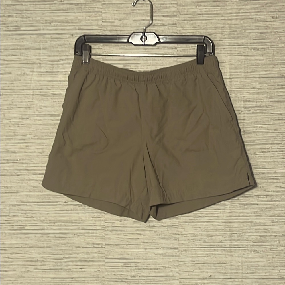 Outdoor Essential – Columbia Tan Women’s Athletic Shorts M (780)